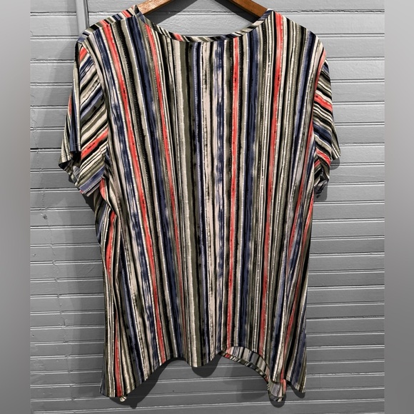 NWOT Cato women’s geometric top size 18/20W - Picture 3 of 5